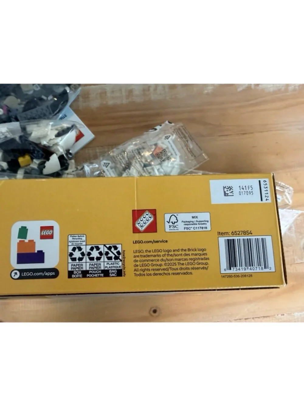 LEGO Creator Panda Family 31165 3-in-1 Set, 626 Pieces NEW Open Box